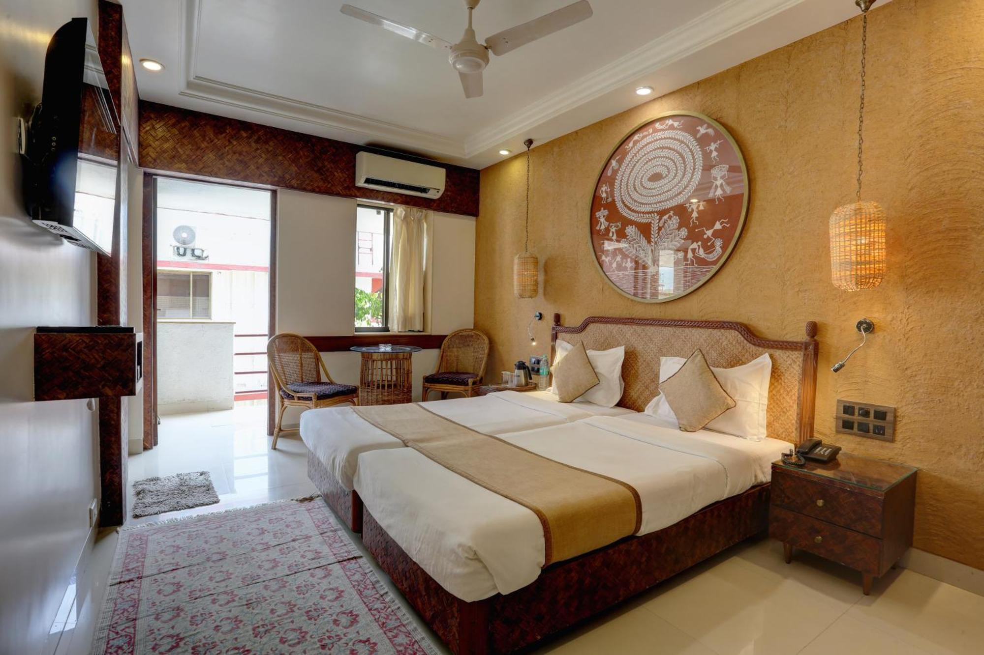 Accord Hotel Mumbai Exterior photo