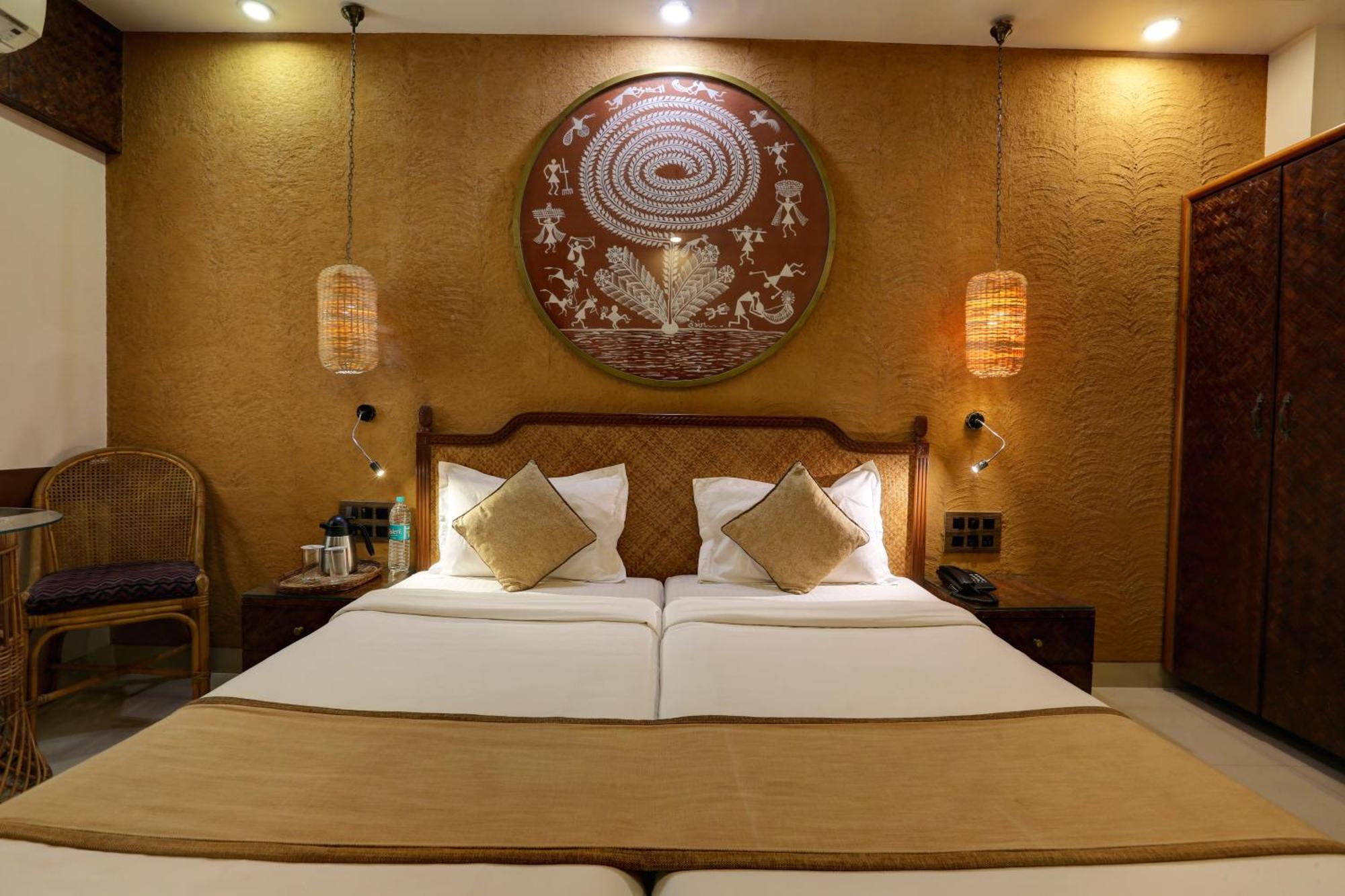 Accord Hotel Mumbai Exterior photo