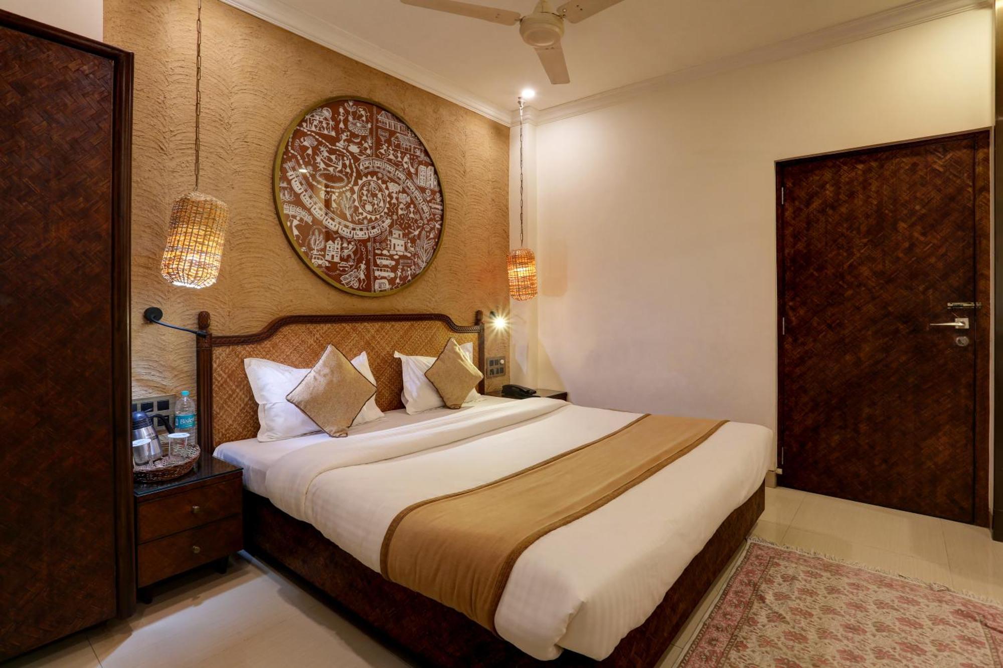 Accord Hotel Mumbai Exterior photo