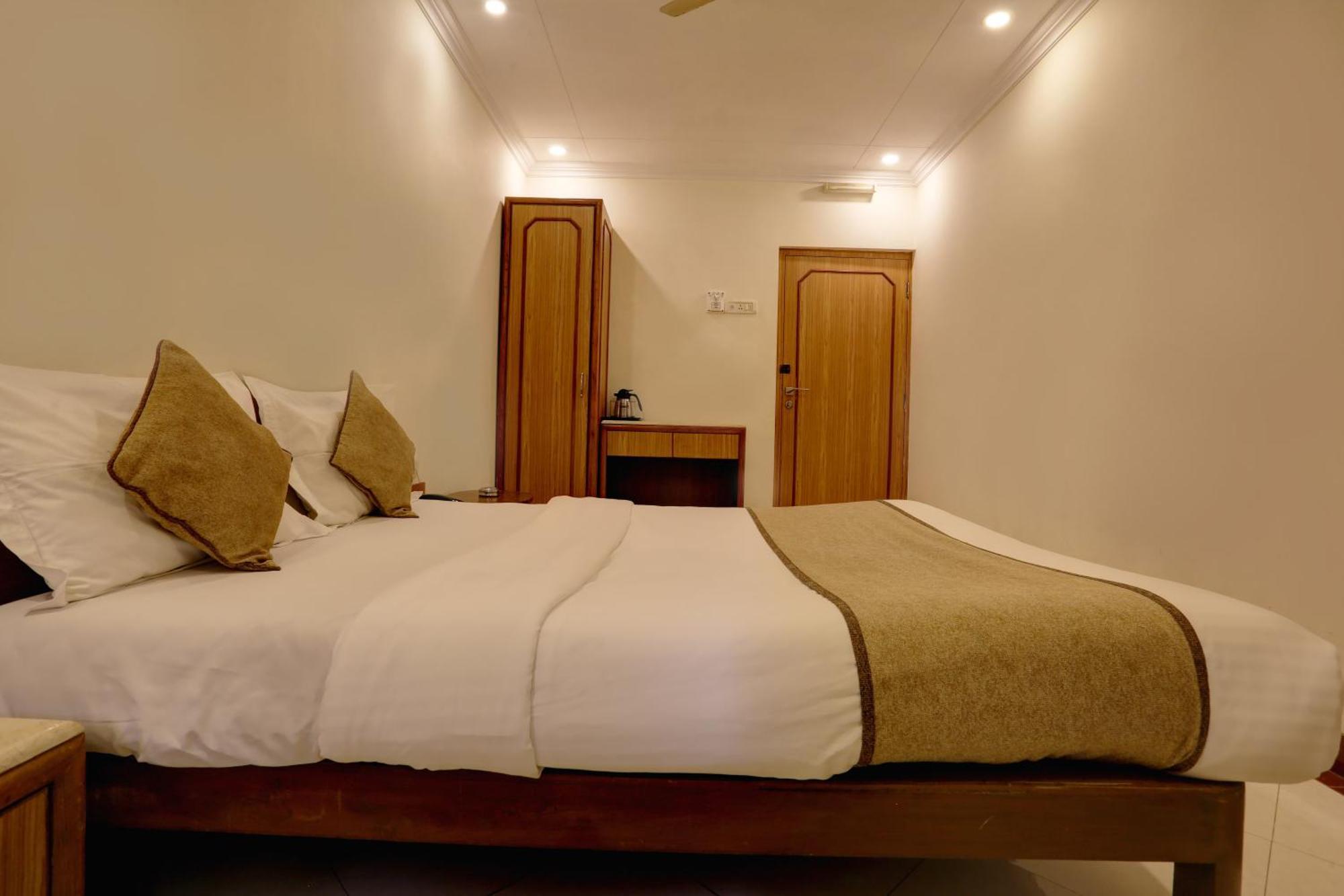 Accord Hotel Mumbai Exterior photo