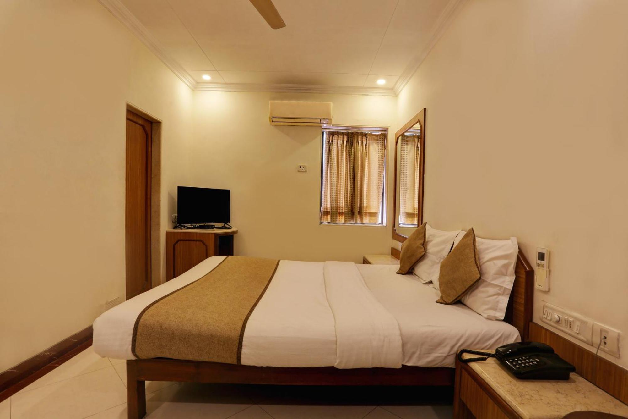 Accord Hotel Mumbai Exterior photo