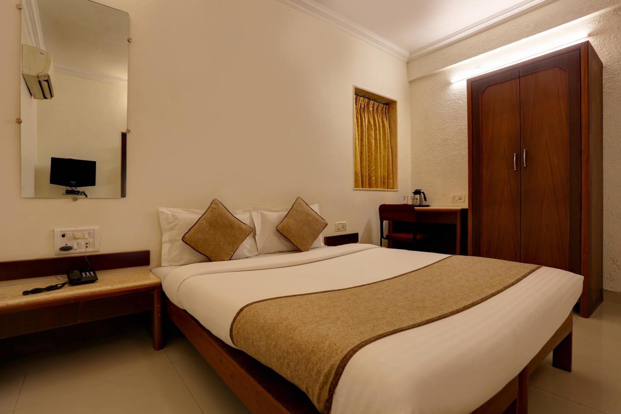 Accord Hotel Mumbai Exterior photo