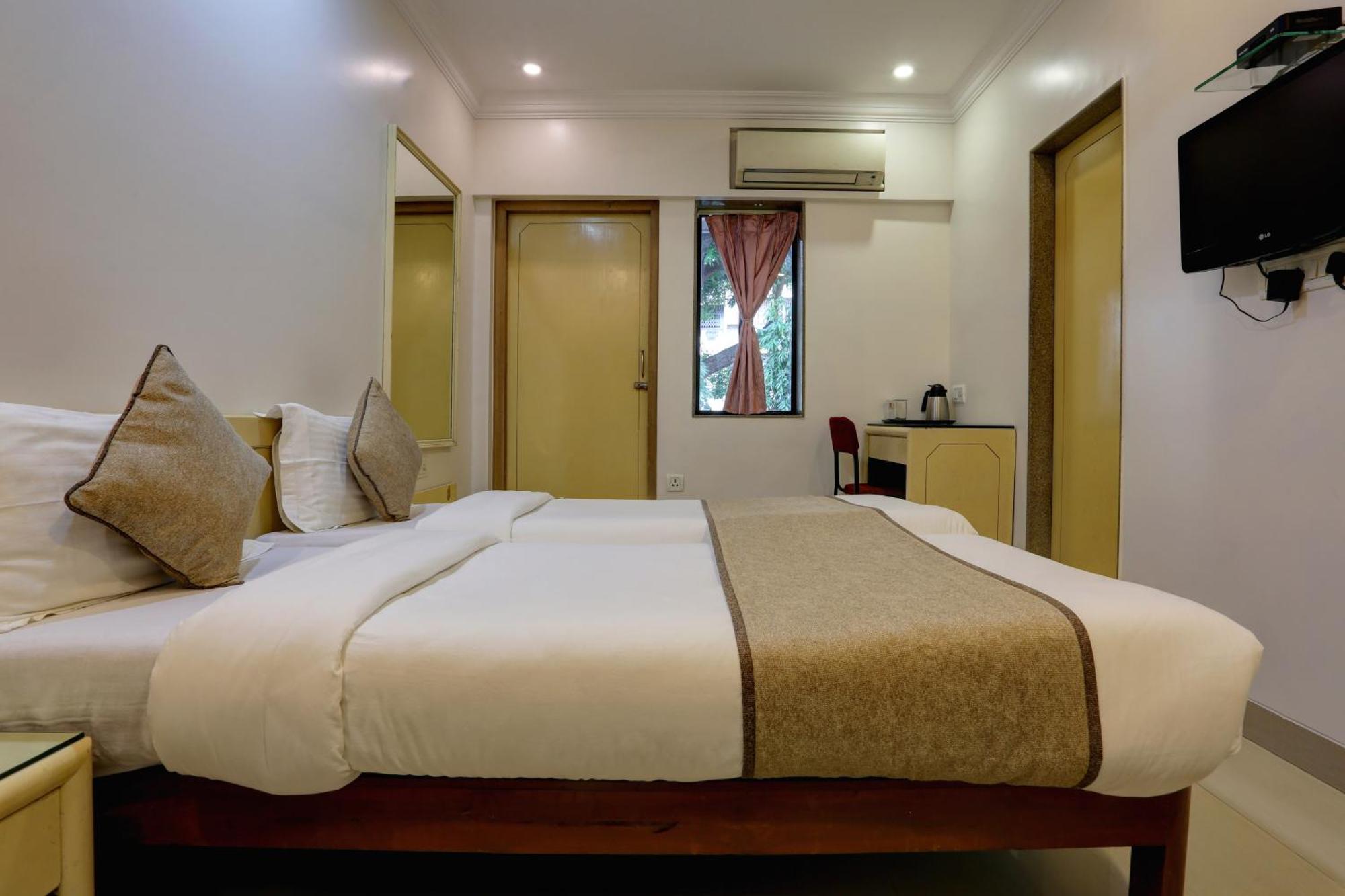 Accord Hotel Mumbai Exterior photo