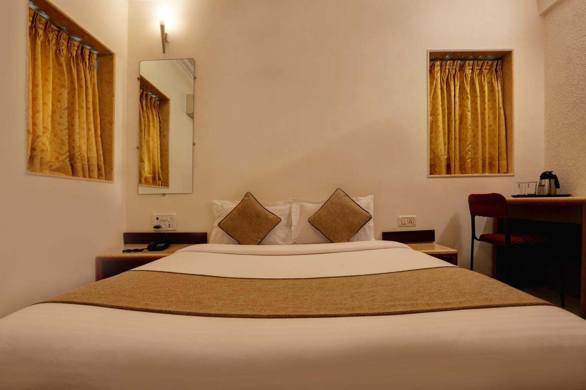 Accord Hotel Mumbai Exterior photo