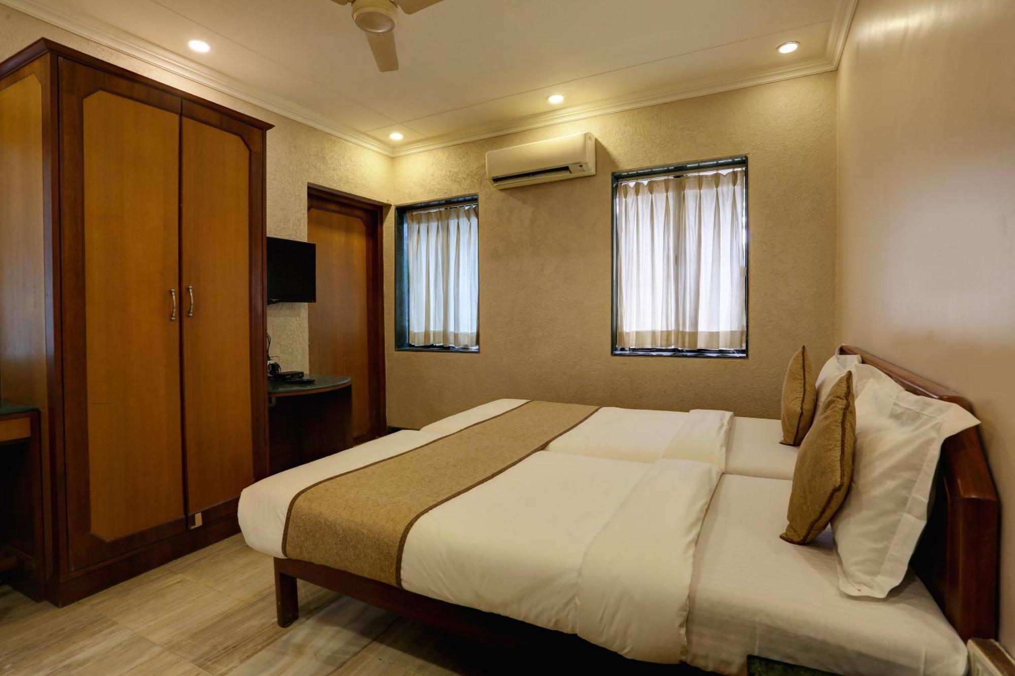 Accord Hotel Mumbai Exterior photo