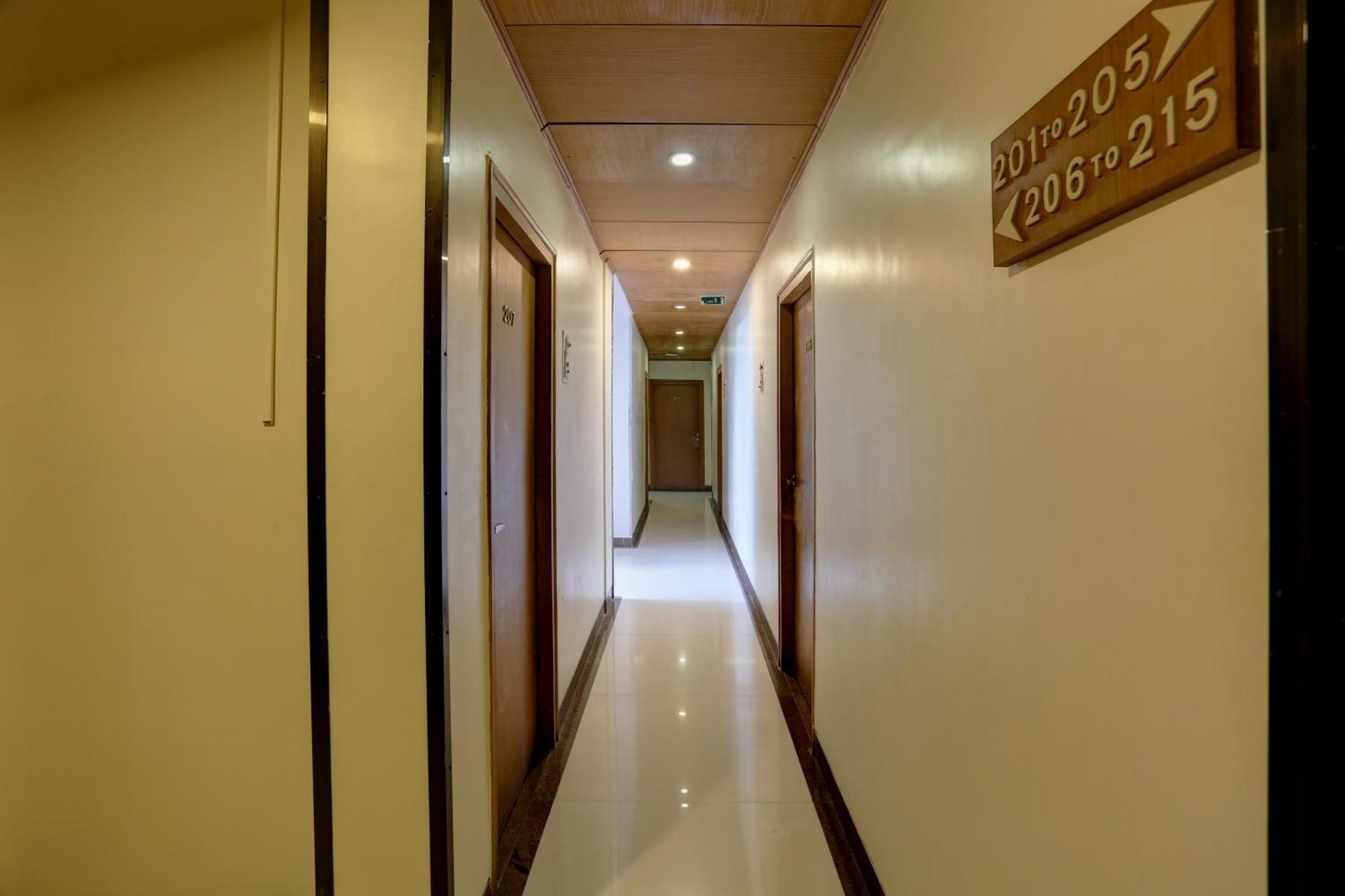 Accord Hotel Mumbai Exterior photo